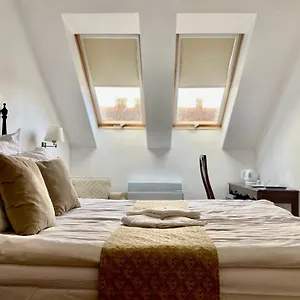 Πανσιόν Opera16 Guestrooms